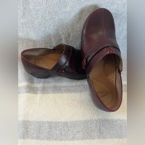 Size 37 Dansko Leather Burgundy Solatice Cordovan